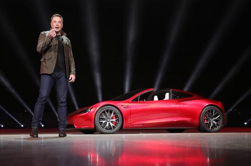 CEO Tesla- Ông trùm xe điện Elon Musk trở thành người giàu nhất thế giới