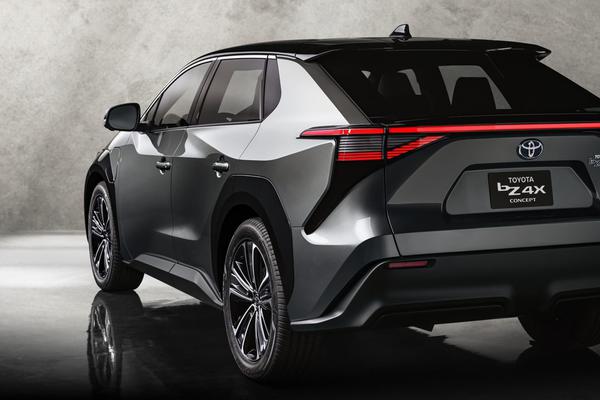 Xem trước xe điện Toyota bZ4X sẽ được bán ra trong năm 2022