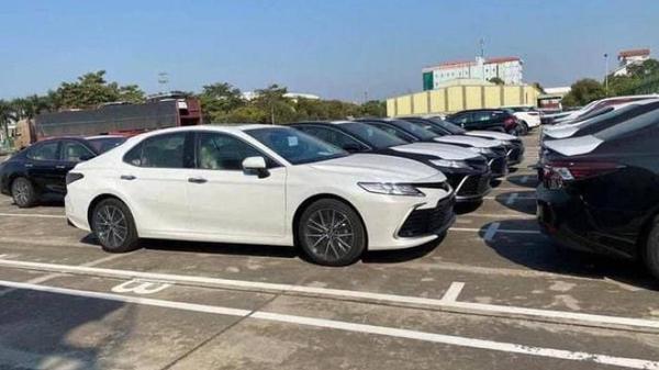 Toyota Camry 2022 cập cảng Việt Nam, dự kiến bàn giao trong tháng này
