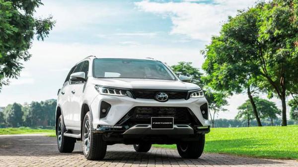 Cập nhật giá lăn bánh Toyota Fortuner 2022 mới ra mắt