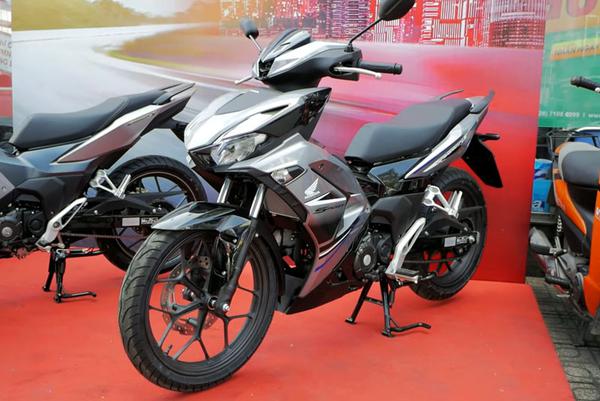 Chi tiết Honda Winner X 2022 màu bạc đen, giá 46,09 triệu đồng tại Việt Nam