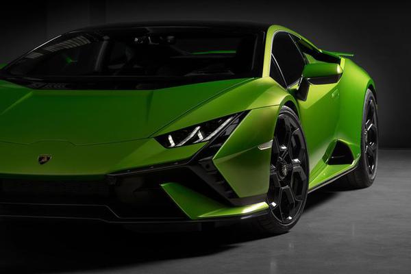 Lamborghini Huracan Tecnica chính thức ra mắt