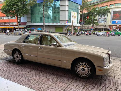 Cực phẩm Rolls-Royce Silver Seraph thu hút sự chú ý khi xuất hiện tại Sài Gòn