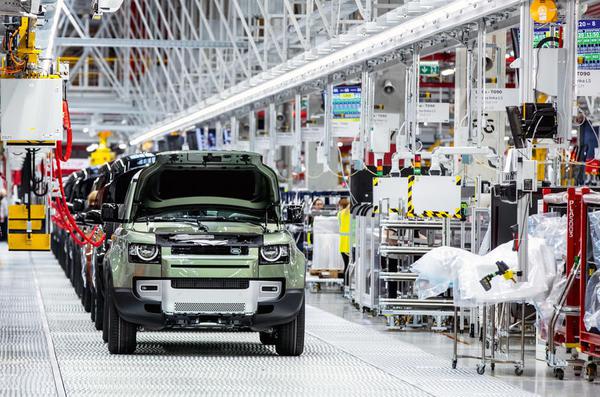 Land Rover Defender ngừng sản xuất tại Nitra do thiếu chip bán dẫn