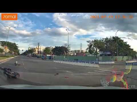 Hai thanh niên điều khiển 2 xe máy vượt đèn đỏ rồi tông sầm vào nhau tại Đà Nẵng
