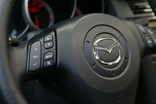 Hơn 260.000 chiếc Mazda 3 bị triệu hồi do lỗi logo lắp trên vô-lăng