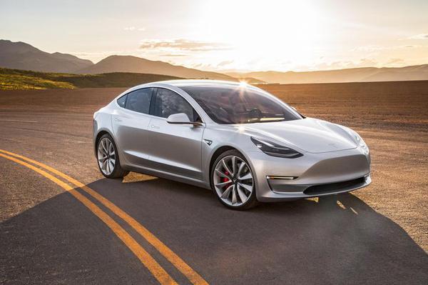 Tesla Model 3 bất ngờ trở thành mẫu xe được tìm kiếm nhiều nhất trên YouTube