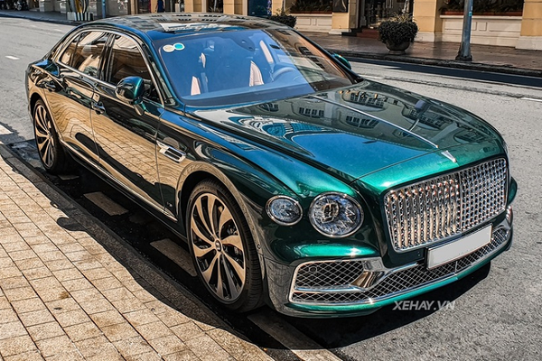Ngắm Bentley Flying Spur First Edition với màu sơn trị giá 250 triệu tại Việt Nam