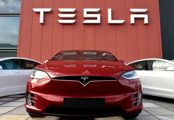 Hơn 475.000 xe điện Tesla bị triệu hồi do lỗi trang bị
