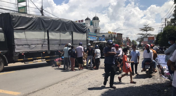 Người đàn ông lái xe máy bị cuốn vào gầm xe tải, tử vong tại KCN Tam Phước, Biên Hòa