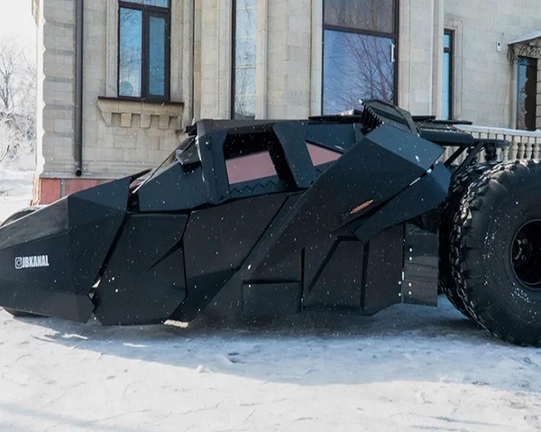 “Xe Dơi” Tumbler của Batman rao bán với giá khủng, dùng động cơ V8