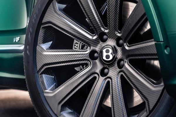 Bentley Bentayga được trang bị bánh xe sợi carbon 22 inch đặc biệt