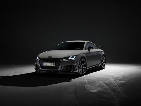 Audi TT RS Iconic Edition chính thức trình làng với số lượng có hạn