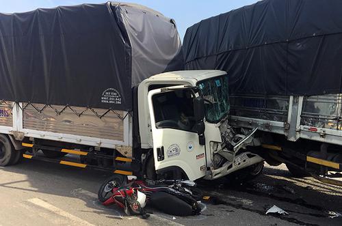 Kinh hoàng xe container tông hàng loạt các phương tiện di chuyển gây thiệt hại nghiêm trọng