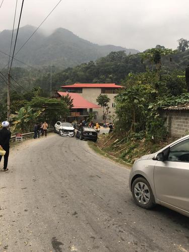 Hai ô tô Hyundai tông nhau tại đoạn cua tỉnh Hà Giang, cả hai phương tiện hư hỏng nghiêm trọng
