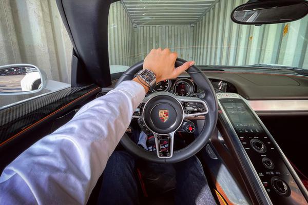 Chi tiết về chiếc Porsche 918 Spyder đầu tiên tại Việt Nam giá 60 tỷ đồng