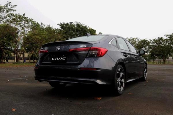 Honda Civic 2022 bản G lộ diện, đại lý bắt đầu nhận cọc