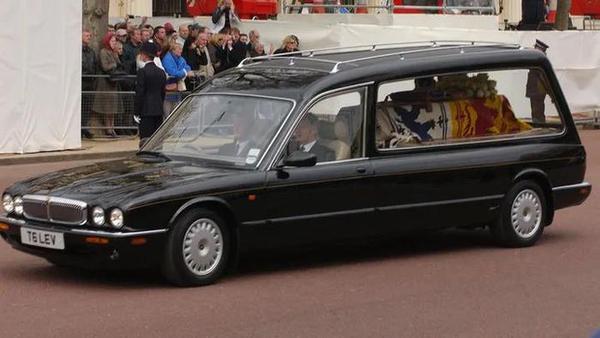 Chi tiết chiếc Mercedes-Benz đưa tiễn Nữ hoàng Anh Elizabeth II