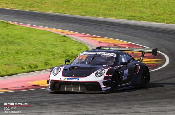 Sau bê bối thác loạn, Ngô Diệc Phàm bán lại Porsche 911 GT3 R