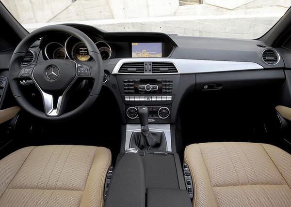 Mercedes-Benz sẽ "khai tử" trang bị hộp số sàn vào năm 2023