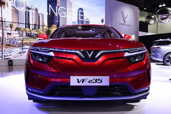 Bộ đôi xe điện VinFast VF e35 và VF e36 ra mắt tại Los Angeles Auto Show 2021