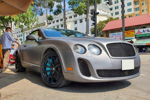 Ngắm Bentley Continental Supersports mui trần "hàng hiếm" xuống phố tại Việt Nam