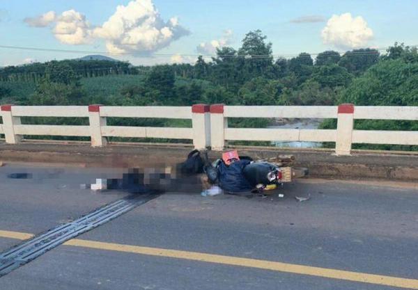 Lái xe máy về quê trách dịch va chạm xe đầu kéo, người cha tử vong, 3 mẹ con bị thương tại Đắk Lắk