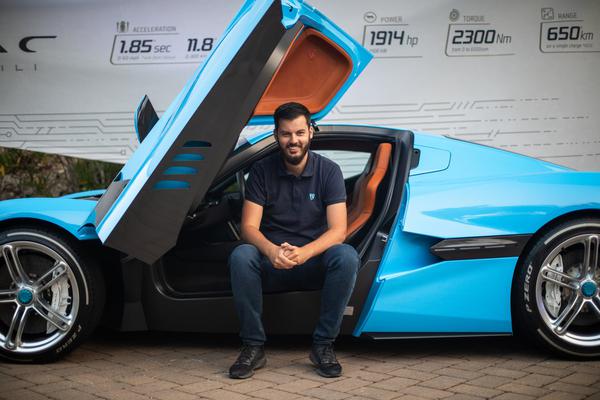 CEO mới của Bugatti muốn phát triển siêu SUV mới đầy "điên rồ"