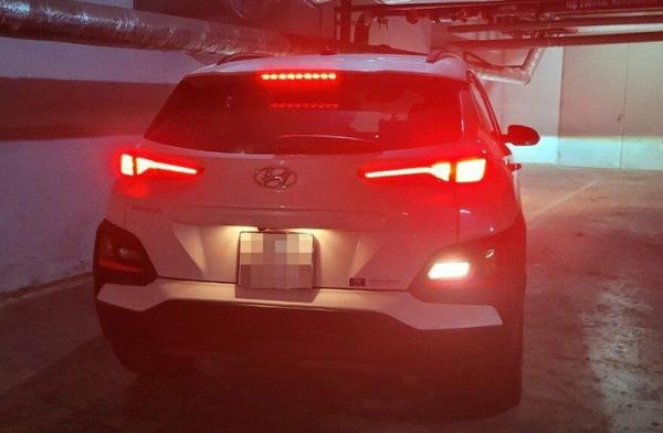 Hyundai Kona bị từ chối đăng kiểm vì xe chỉ có một bên đèn lùi?
