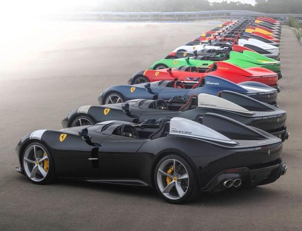 Cuộc tụ họp của  30 chiếc siêu xe Ferrari Monza