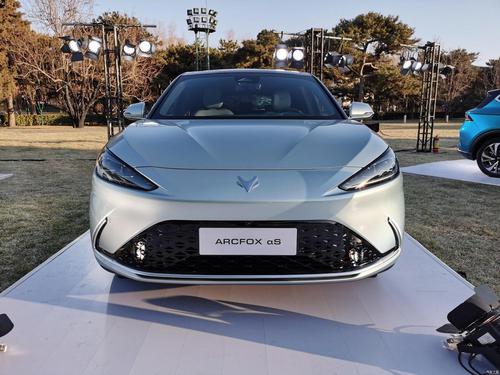 Xe điện Trung Quốc Arcfox lại tiếp tục ra mắt sản phẩm mới Alpha S với sức mạnh lên đến 435 mã lực