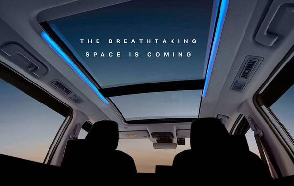 Toyota Innova 2023 trang bị cửa sổ trời toàn cảnh như xe sang