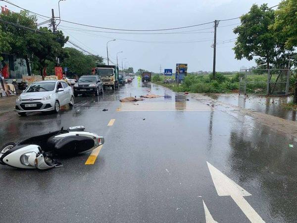 Tài xế tông trúng xe máy khiến 2 người tử vong rồi bỏ trốn tại Hà Nội
