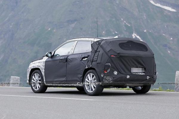 Hyundai Kona 2024 tiếp tục lộ diện, trang bị đèn LED giống mẫu Staria
