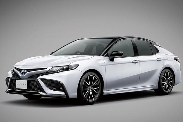 Toyota Camry 2021 giảm mạnh chỉ còn 989 triệu đồng tại đại lý, quyết đấu VinFast Lux 2.0