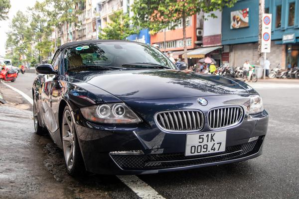 "Vua cà phê" Đặng Lê Nguyên Vũ cầm lái BMW Z4 E85 hàng hiếm tại TP.HCM