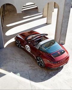 Porsche đi theo phong cách cổ điển với phiên bản thiết kế "Di sản" 911 Targa 4S