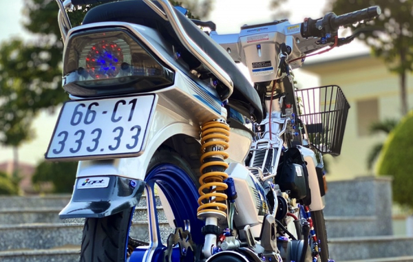 Những hình ảnh về phiên bản độ của Honda Dream của một tay chơi xe tại An Giang