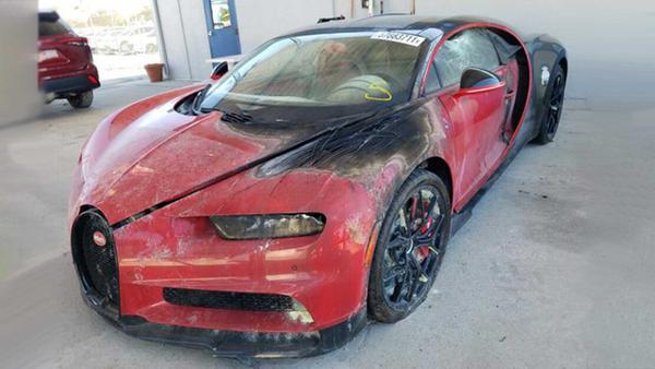 Siêu xe Bugatti Chiron cháy, hỏng cũ nát vẫn được rao bán 9 tỷ