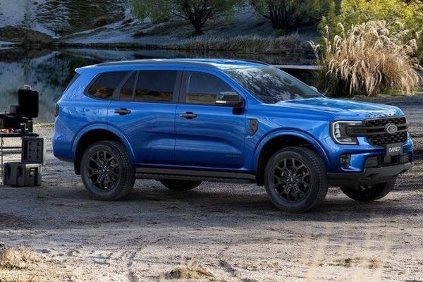 Ford Everest 2023 bổ sung thêm phiên bản Sport RWD