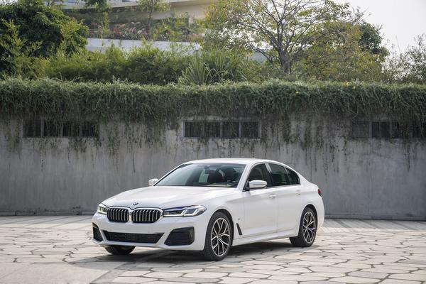 BMW 5-Series 2021 chính thức ra mắt tại Việt Nam với giá từ 2,499 tỷ đồng