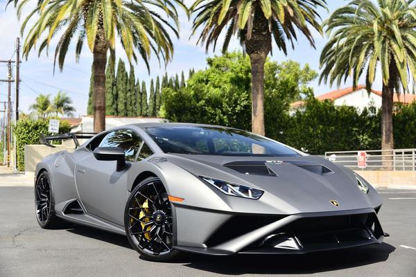 Lamborghini Huracan STO với màu sơn xám mờ được rao bán với giá hơn nửa triệu USD