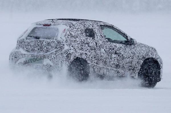 Toyota Aygo thế hệ tiếp theo lộ diện dưới lớp tuyết dày đặc