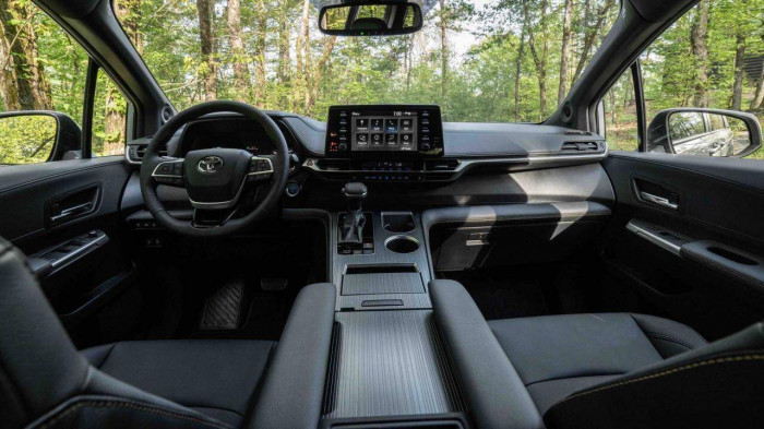 Toyota Sienna 2022 phiên bản Woodland với màu sơn ngoại thất độc quyền