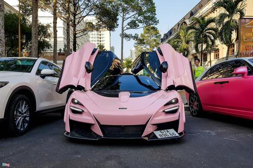 Bộ ba xe sang màu hồng Hello Kitty