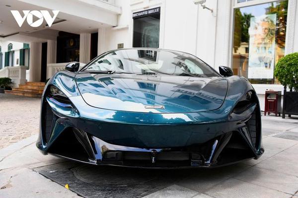 Chi tiết McLaren Artura với giá gần 15 tỷ đồng trưng bày trên đường phố Hà Nội