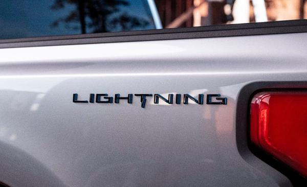 Ford xác nhận mẫu bán tải F-150 chạy điện sẽ được gọi là Lightning