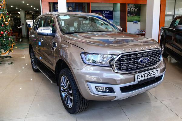 Ford Ranger và Everest đồng loạt tăng giá thêm 12 triệu đồng