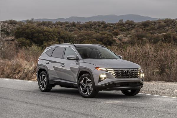 Hyundai Tucson PHEV 2022 lộ diện, cung cấp phạm vi chạy điện 32 dặm