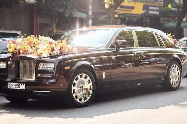 "Choáng" với Rolls-Royce Phantom hơn 80 tỷ đồng đưa Hoa hậu Đỗ Mỹ Linh về dinh